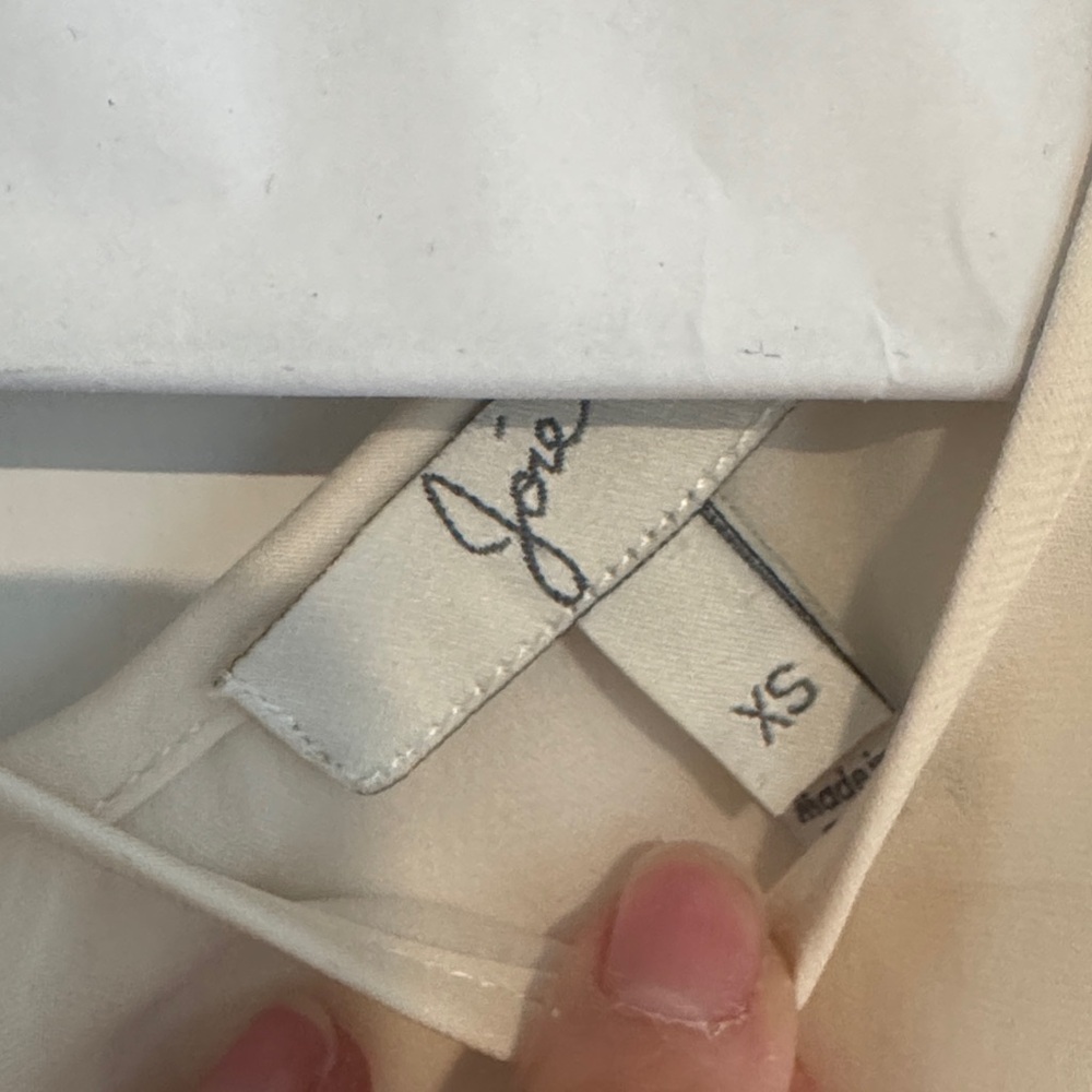 Joie Cream button up back silk Short Sleeve Blouse - Picture 2 of 7